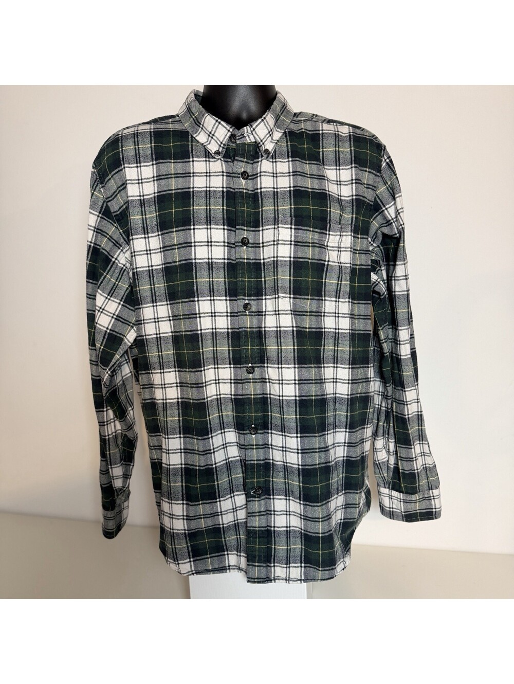 Men’s Flannel 100% Cotton Eddie Bauer Size xL Relaxed Fit Button Down